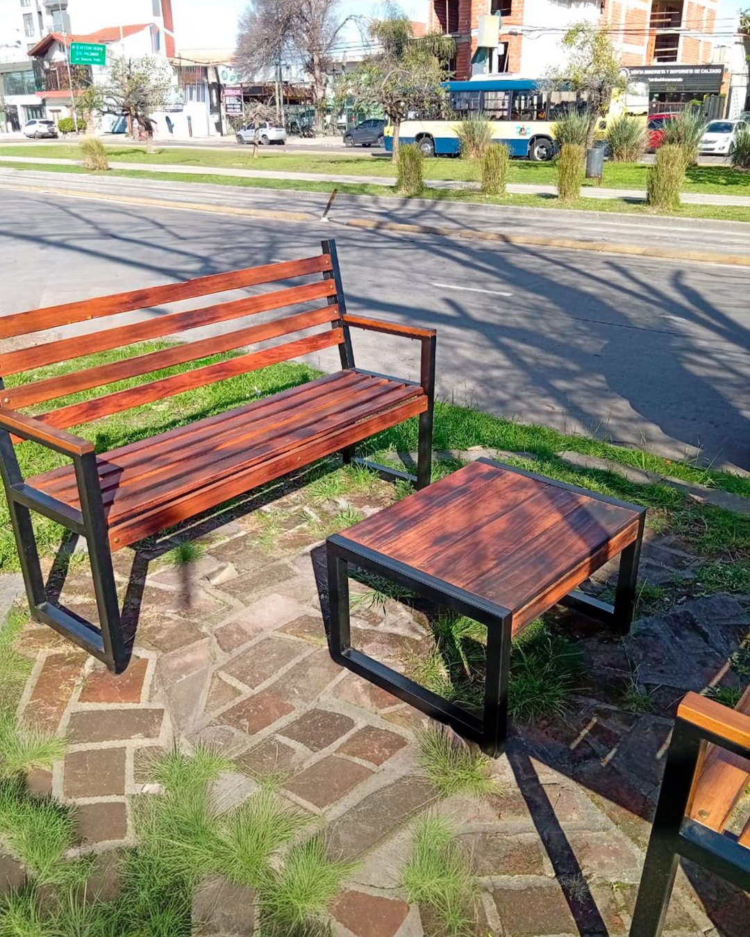 Banco industrial de hierro y madera MAHUA